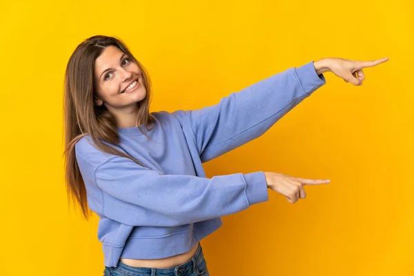 Young Slovak Woman Isolated Yellow Background Pointing Finger Side Presenting — 图库照片