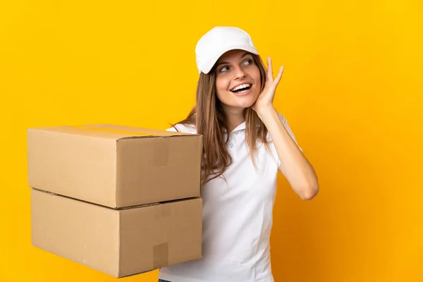 Young Slovak Delivery Woman Isolated Yellow Background Listening Something Putting — Fotografia de Stock