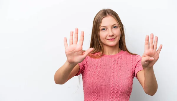 白い背景に9本の指を数える若いロシア人女性 — ストック写真