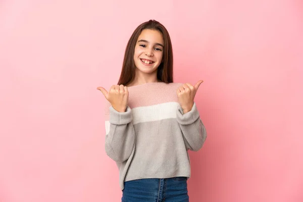 Μικρό Κορίτσι Απομονωμένο Ροζ Φόντο Τους Αντίχειρες Επάνω Χειρονομία Και — Φωτογραφία Αρχείου