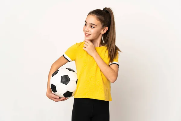 Beyaz Arka Planda Izole Edilmiş Küçük Futbolcu Kız Yan Tarafa — Stok fotoğraf