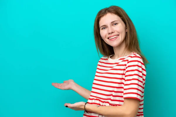 Young English Woman Isolated Blue Background Extending Hands Side Inviting — Foto Stock