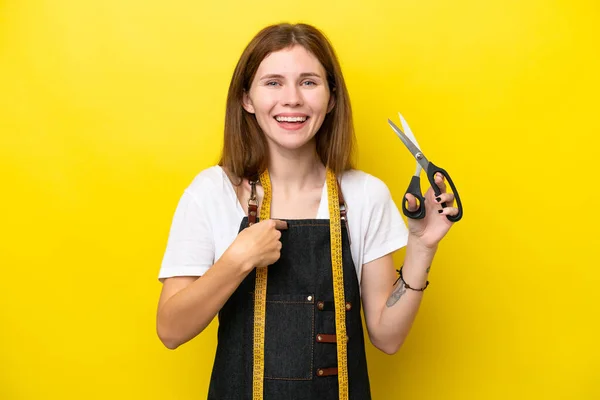 Young Seamstress English Woman Isolated Yellow Background Surprise Facial Expression — Stockfoto