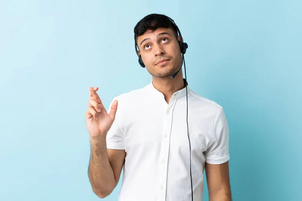 Telemarketer Colombian Man Working Headset Isolated Background Fingers Crossing Wishing — Stockfoto