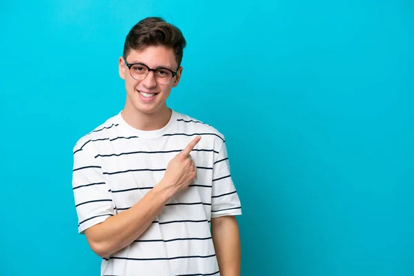 Young Handsome Brazilian Man Isolated Blue Background Pointing Side Present — Zdjęcie stockowe