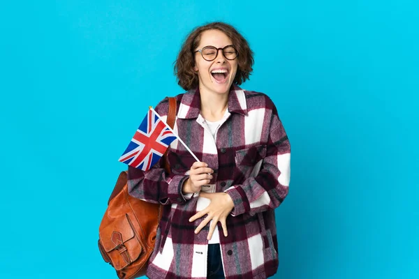 Jovem Inglesa Segurando Uma Bandeira Reino Unido Isolada Fundo Azul — Fotografia de Stock