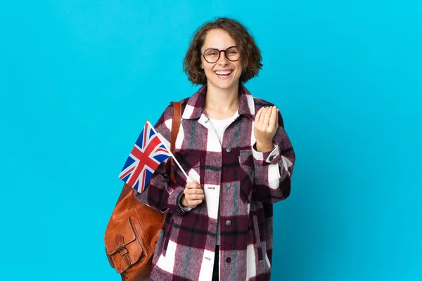 Ung Engelsk Kvinna Som Håller Brittisk Flagga Isolerad Blå Bakgrund — Stockfoto