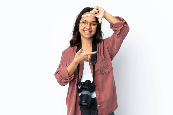 Young Photographer Woman Isolated White Background Focusing Face Framing Symbol — Stock Photo, Image