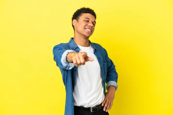 Young African American Man Isolated Yellow Background Pointing Front Happy — Stok Foto