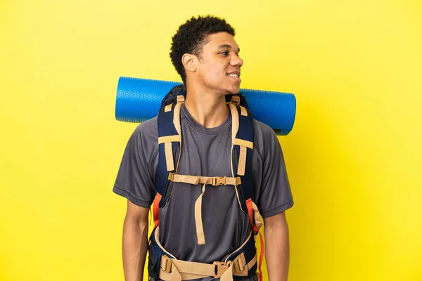 Young Mountaineer African American Man Big Backpack Isolated Yellow Background — Foto Stock