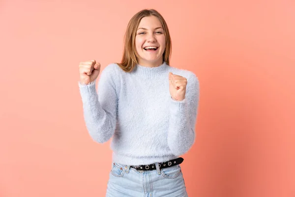 Ragazza Ucraina Adolescente Isolata Sfondo Rosa Che Celebra Una Vittoria — Foto Stock