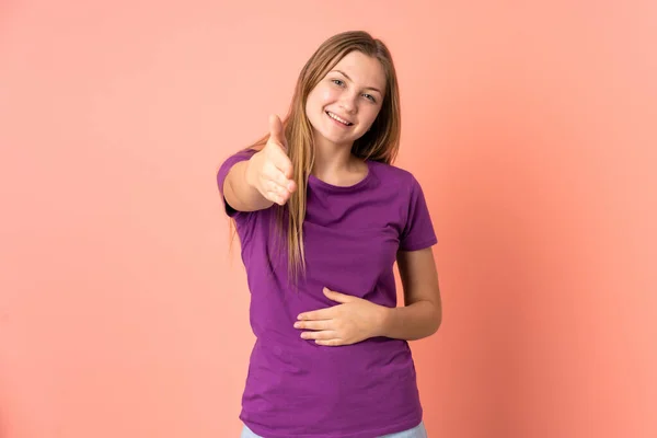 Adolescente Ucraniano Chica Aislado Rosa Fondo Estrechando Las Manos Para — Foto de Stock