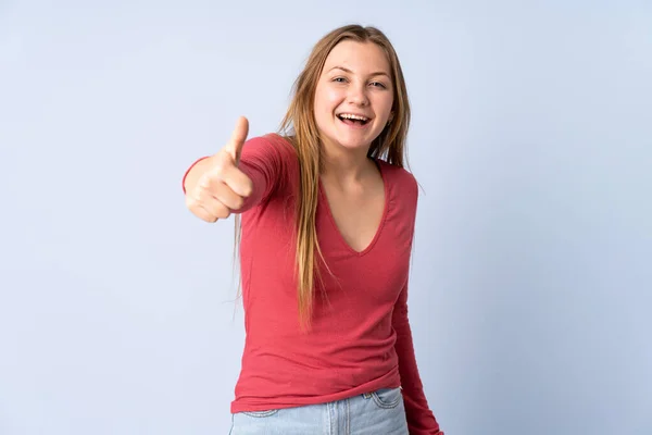 Tiener Oekraïense Meisje Geïsoleerd Blauwe Achtergrond Met Duimen Omhoog Omdat — Stockfoto