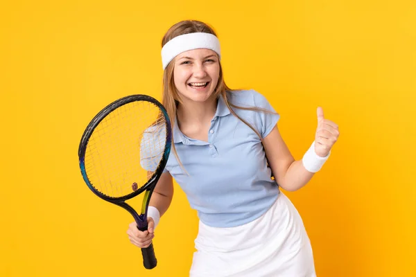 Tini Ukrán Lány Tenisz Játékos Elszigetelt Sárga Háttér — Stock Fotó