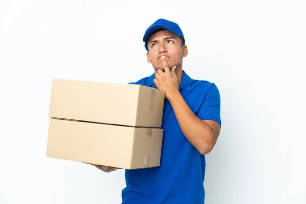 Delivery Ecuadorian Man Isolated White Background Having Doubts While Looking — Fotografia de Stock