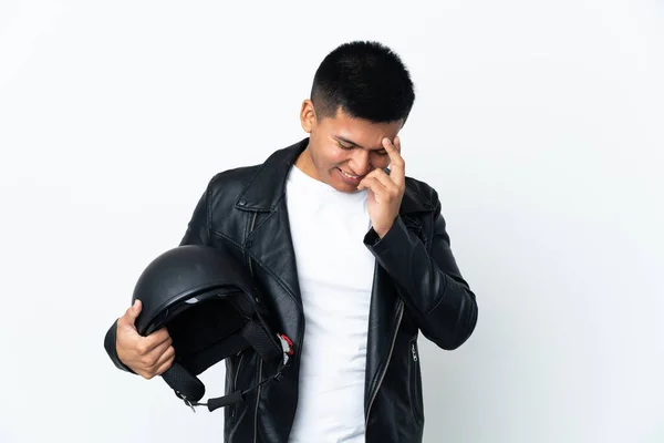 Hombre Ecuatoriano Con Casco Moto Aislado Sobre Fondo Blanco Riendo — Foto de Stock