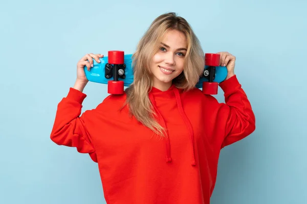 Teenager Russian Girl Isolated Blue Background Skate Happy Expression — Stock Photo, Image
