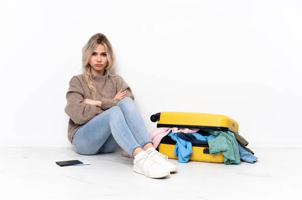Teenager Blonde Girl Suitcase Full Clothes Sitting Floor Feeling Upset — Foto Stock