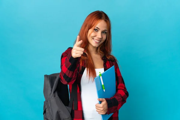 Nastolatka Student Rosyjski Dziewczyna Odizolowany Niebieskim Tle Wskazując Przód Uśmiech — Zdjęcie stockowe