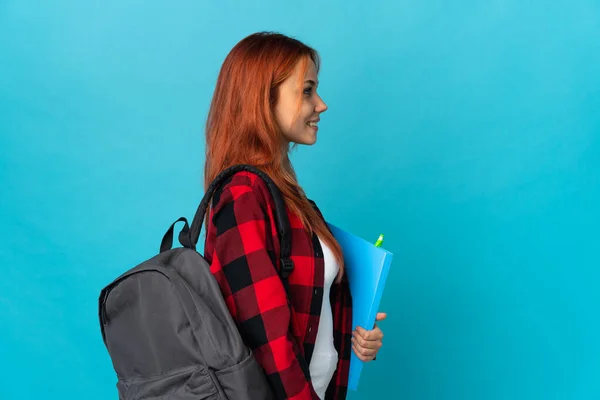 Adolescente Estudiante Ruso Chica Aislado Sobre Fondo Azul Posición Lateral —  Fotos de Stock