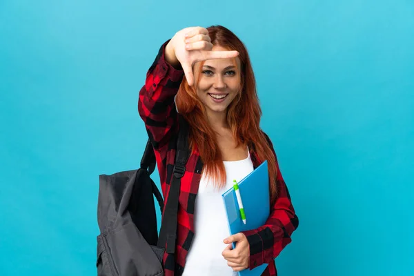 Tiener Student Russisch Meisje Geïsoleerd Blauwe Achtergrond Focussen Gezicht Framing — Stockfoto