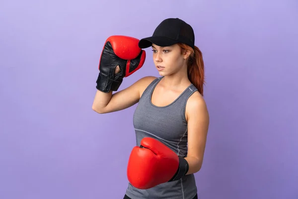 Teenager Russische Mädchen Isoliert Auf Lila Hintergrund Mit Boxhandschuhen — Stockfoto