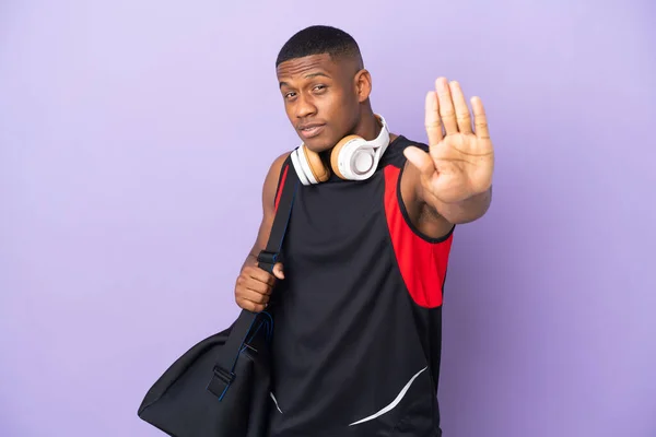Young Sport Latin Man Sport Bag Isolated Purple Background Making — Fotografia de Stock