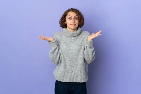 Young English Woman Isolated Purple Background Making Doubts Gesture — Stockfoto