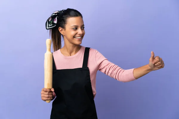 Jeune Femme Uniforme Chef Donnant Pouce Geste — Photo