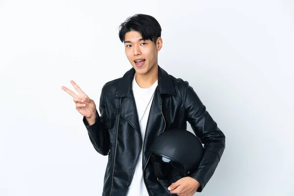 Hombre Chino Con Casco Moto Aislado Sobre Fondo Blanco Sonriendo — Foto de Stock