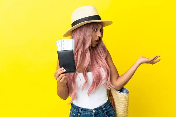 Young Mixed Race Woman Holding Passport Beach Bag Isolated Yellow — Fotografia de Stock