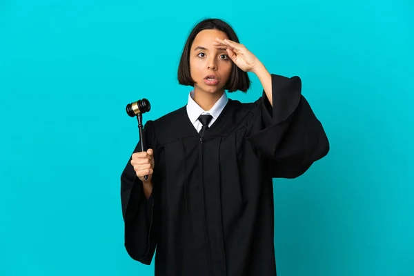 Judge Isolated Blue Background Surprise Expression While Looking Side — Stock Photo, Image