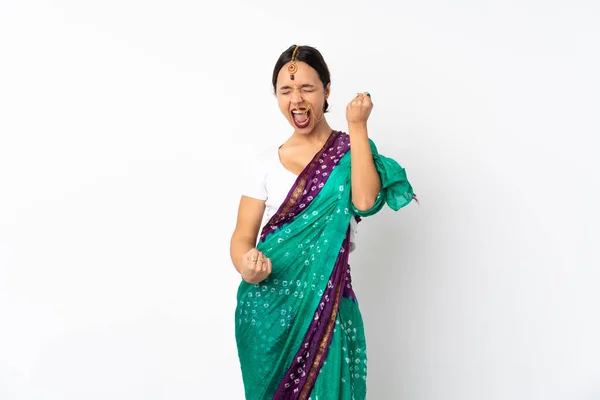 Jonge Indiaanse Vrouw Geïsoleerd Witte Achtergrond Vieren Een Overwinning — Stockfoto