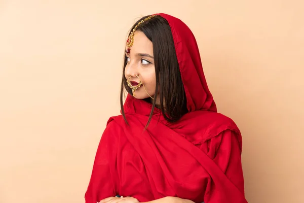 Young Indian Woman Isolated Beige Background Keeping Arms Crossed — Foto Stock