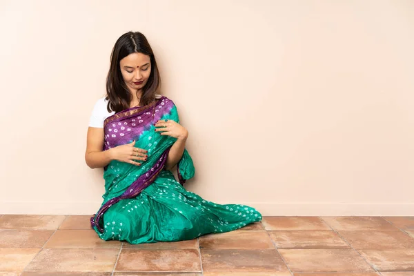 Young Indian Woman Sitting Floor Applauding — Stock Fotó