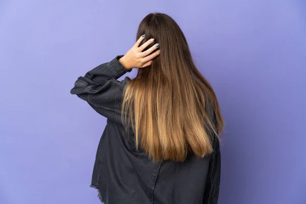 Jonge Litouwse Vrouw Geïsoleerd Paarse Achtergrond Rug Positie Denken — Stockfoto