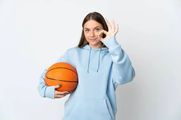 Basketbol Oynayan Litvanyalı Genç Bir Kadın Beyaz Arka Planda Izole — Stok fotoğraf