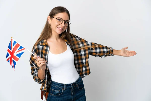 Jovem Lituana Segurando Uma Bandeira Reino Unido Isolada Fundo Branco — Fotografia de Stock