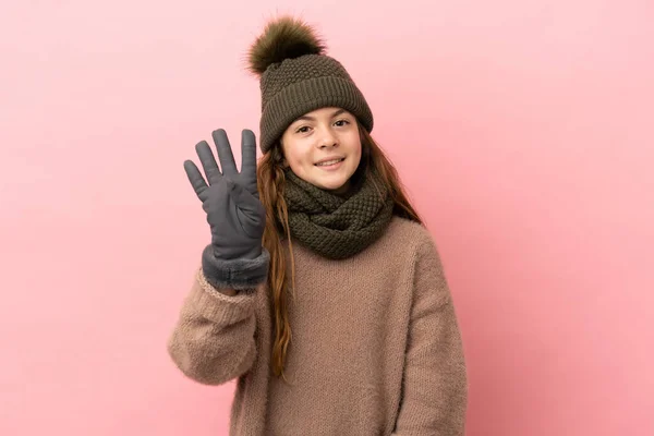 Bambina Con Cappello Invernale Isolato Sfondo Rosa Felice Contando Quattro — Foto Stock