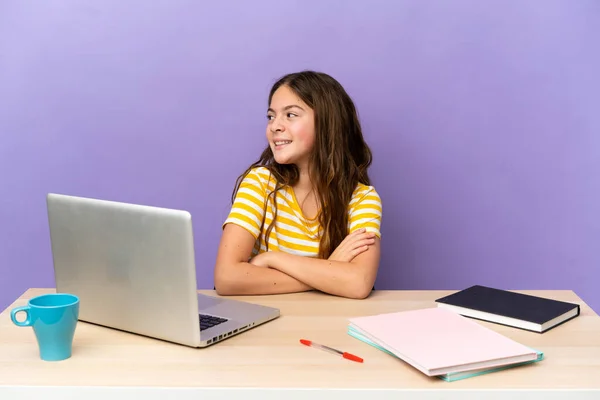 Little Student Girl Workplace Laptop Isolated Purple Background Arms Crossed — Foto de Stock