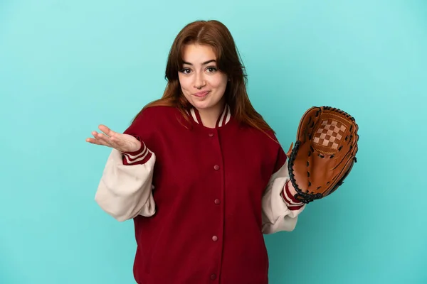 Young Redhead Woman Playing Baseball Isolated Blue Background Having Doubts — ストック写真