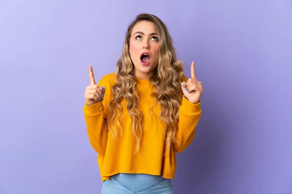 Young Brazilian Woman Isolated Purple Background Surprised Pointing — Foto de Stock