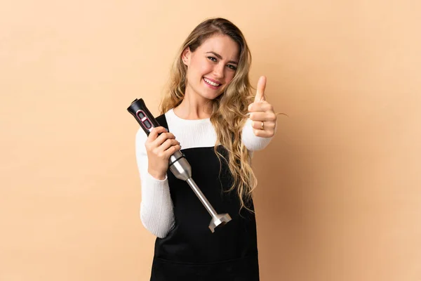 Young Brazilian Woman Using Hand Blender Isolated Beige Background Thumbs — Foto de Stock