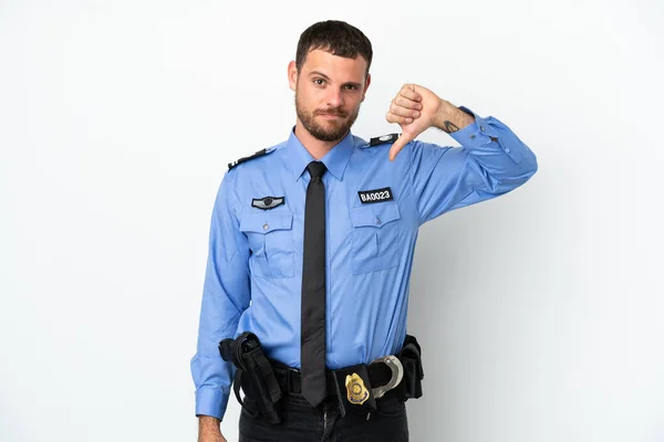 若い警察ブラジル人男性は 負の式で親指を下に示す白い背景に隔離されました — ストック写真