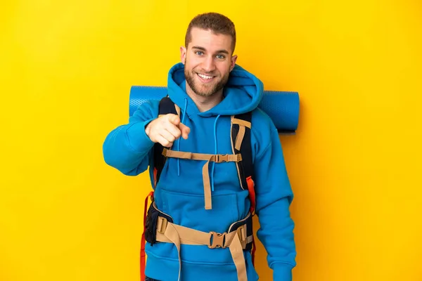 Young Caucasian Mountaineer Man Big Backpack Isolated Yellow Background Surprised — Stockfoto