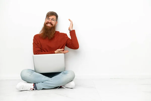 Young Reddish Caucasian Man Laptop Isolated White Background Extending Hands — Stockfoto