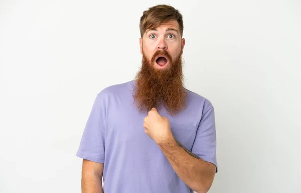 Jonge Roodachtige Blanke Man Geïsoleerd Witte Achtergrond Wijzend Naar Zichzelf — Stockfoto