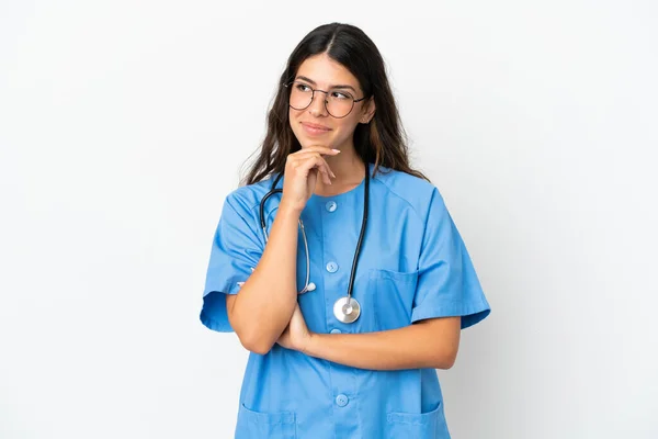 Young Surgeon Doctor Caucasian Woman Isolated White Background Looking Side — Stockfoto