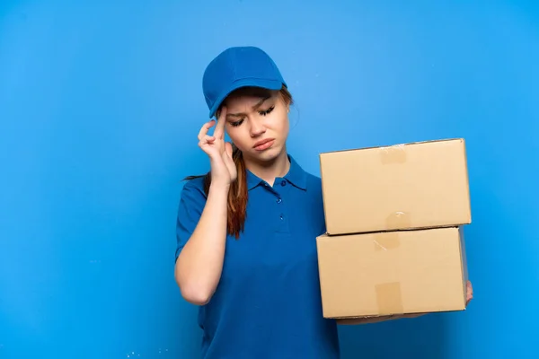 Delivery Girl Isolated Blue Wall Headache — Fotografia de Stock