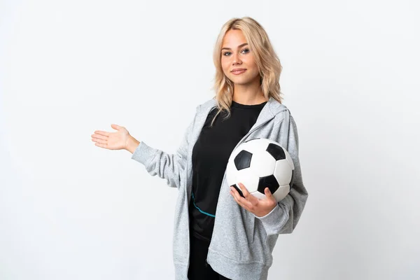 Jovem Mulher Russa Jogando Futebol Isolado Fundo Branco Estendendo Mãos — Fotografia de Stock